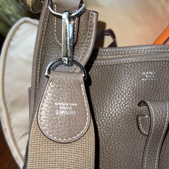 Hermes Evelyn III Shoulder Messenger Bag Taurillon Clemence Etoupe - Picture 15 of 17